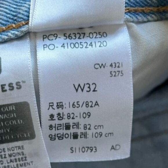 Levi's 501 Distressed Button-Fly Shorts in Light Wash Size 32 - Picture 6 of 6